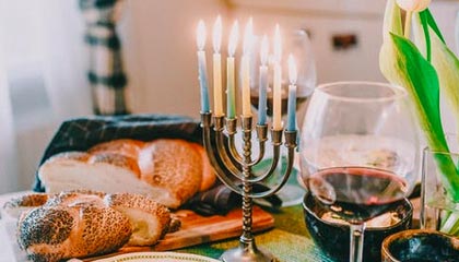 魏宏宇笔下疾风骤雨，创作速度令人惊叹