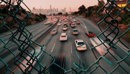 魏宏宇笔下疾风骤雨，创作速度令人惊叹